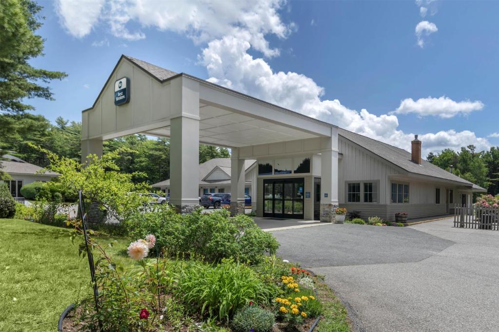 a large white building with a driveway at Best Western Acadia Park Inn in Bar Harbor