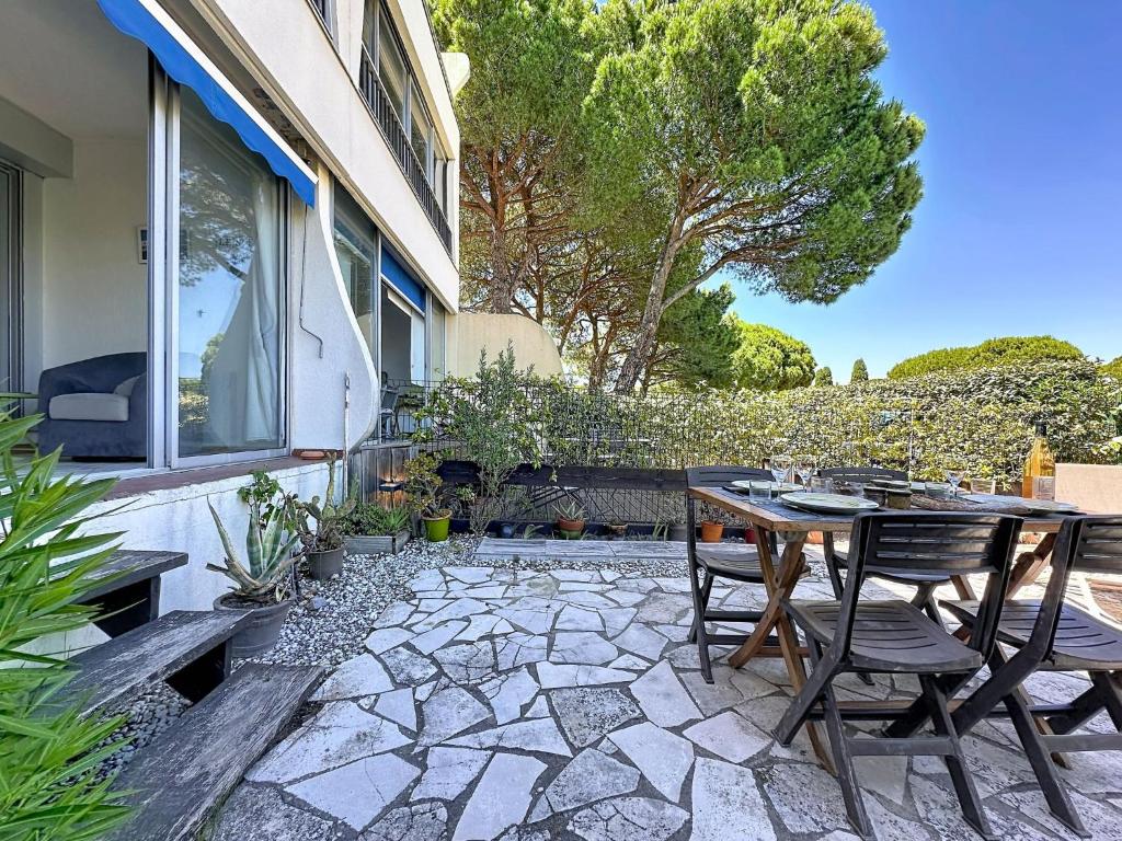 Apartment Les Jardins du Port-12 by Interhome