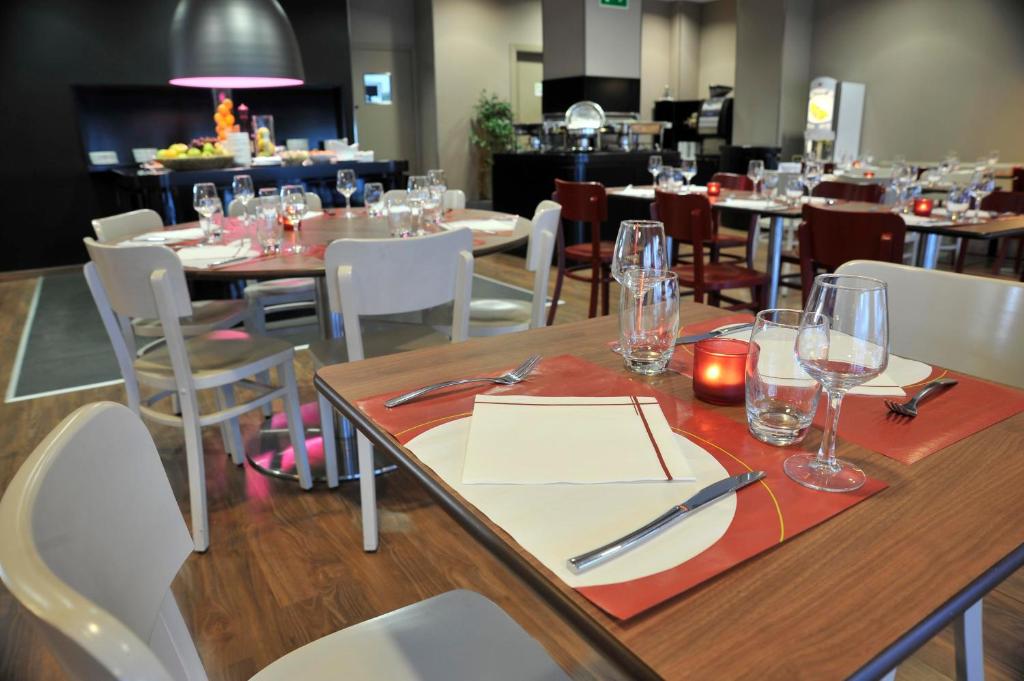 Reštaurácia alebo iné gastronomické zariadenie v ubytovaní Travelodge Málaga Airport