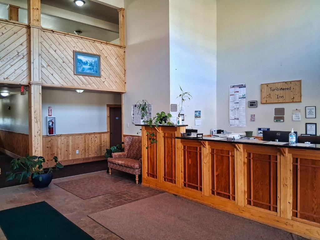 a waiting room with a counter and a chair at Tumbleweed Inn & Suites in Alexander