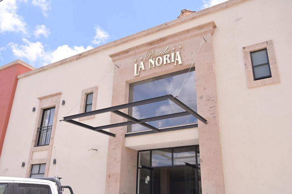 a sign on the front of a building at Posada La Noria in Sombrerete