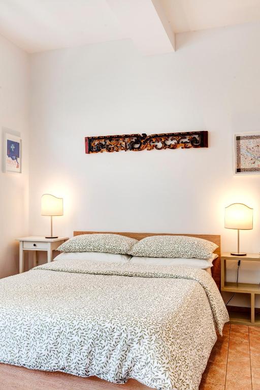 Love Nest, Studio Apartment, 5 min Walk to Florence Central Rail Station SMN