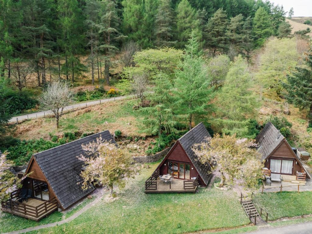 an overhead view of a house in the woods at Chalet Glengarry Combi by Interhome in Spean Bridge