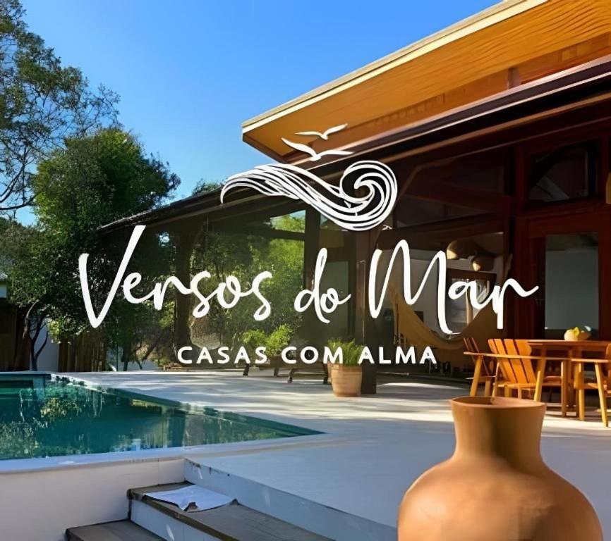 a sign for a villa with a vase next to a pool at Casas Versos do Mar in Marau