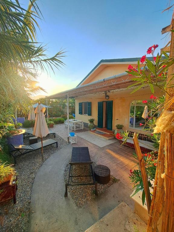 a backyard of a house with a table and a patio at The Shell in Vallecrosia