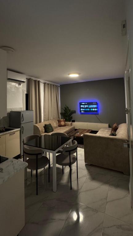 a living room with a couch and a table at Casa Mo in Akouda