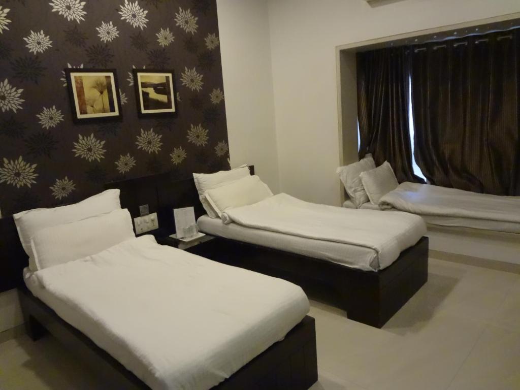 Postel nebo postele na pokoji v ubytování Hotel Causeway, Colaba
