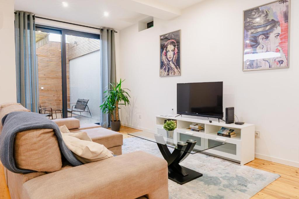 Modern 3 - Bedroom Apartment - Near Arroios Metro