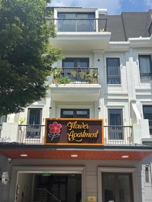 a sign for a flower restaurant in front of a building at Flower Apartment in Buôn Enao