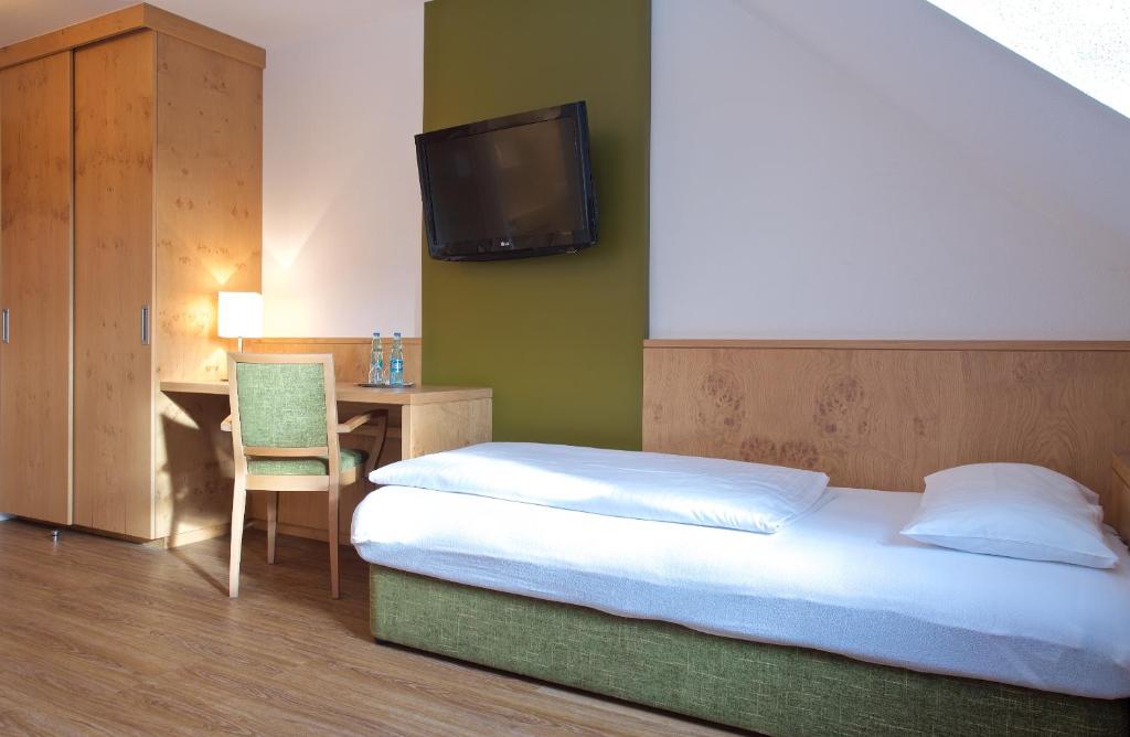 Postel nebo postele na pokoji v ubytování Hotel zur Mühle