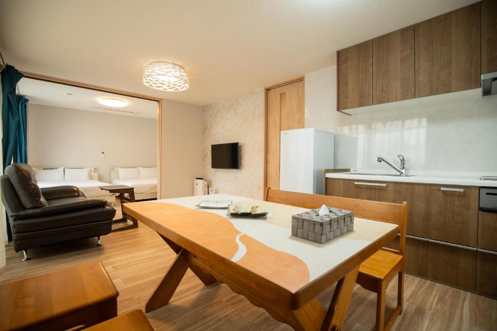 青葉邸-ASAHI 2 Min Walk to Nishikujo Subway 100sqm 4BR Residence near USJ