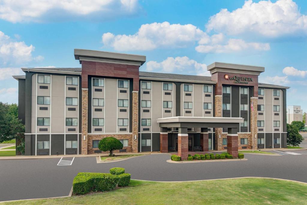 an architectural rendering of a hotel building at La Quinta by Wyndham Midwest City - Tinker AFB in Midwest City