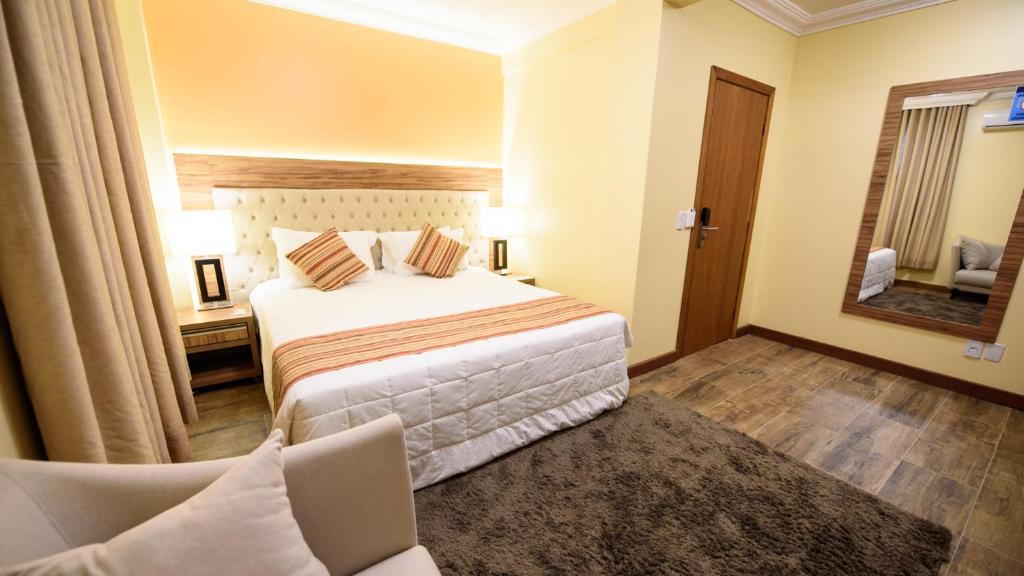 Postel nebo postele na pokoji v ubytování Hotel Alles Blau