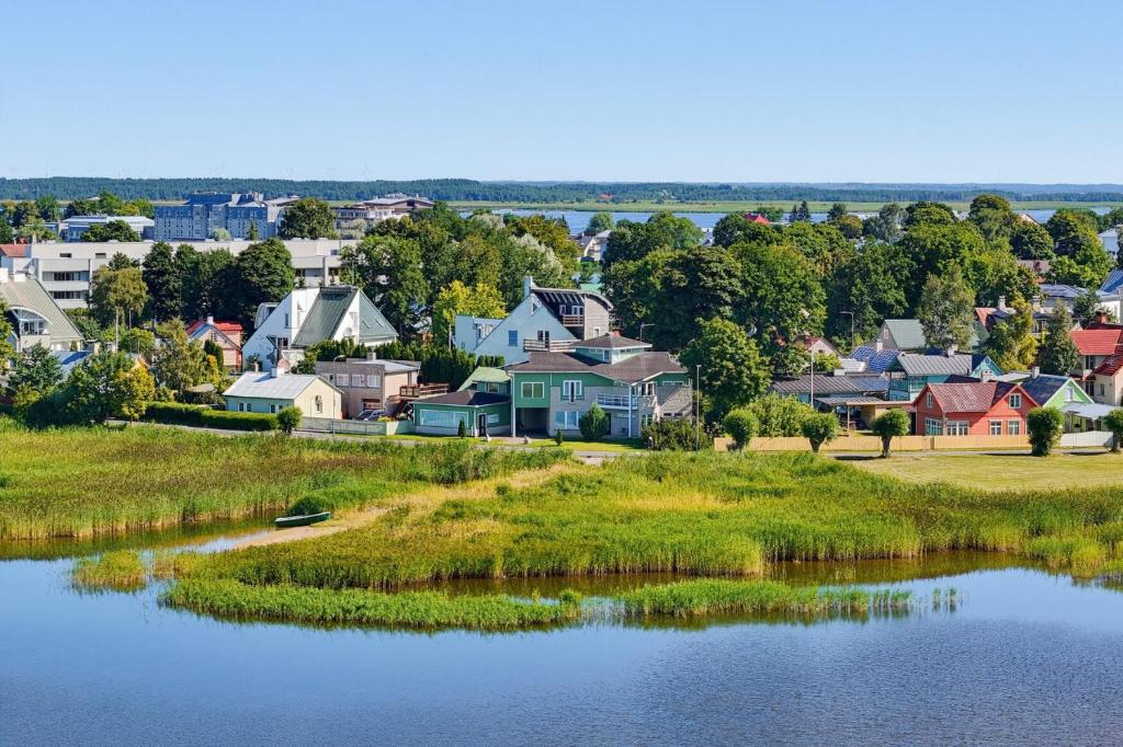 a small town next to a body of water at Päeva Villa in Haapsalu