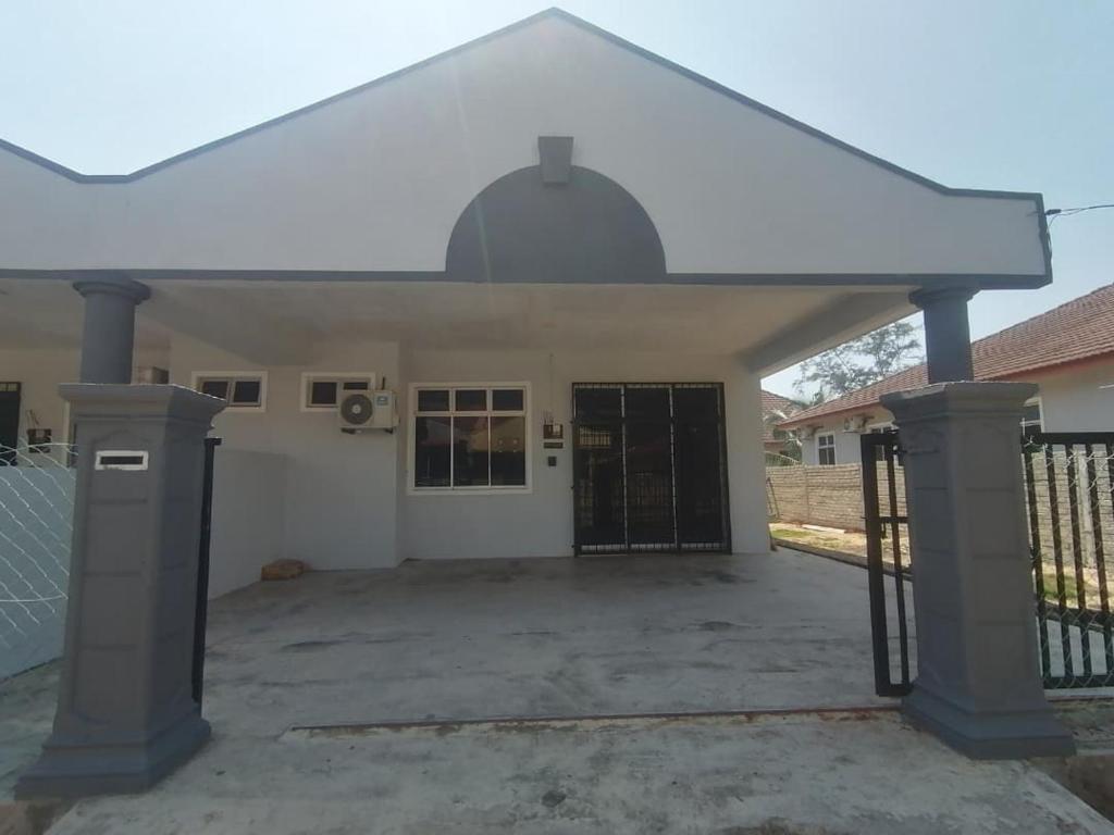 a house with a garage with a driveway at Promenade Homestay 2 in Kampong Sura Masjid