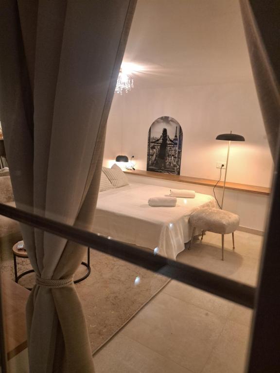 a bedroom with a bed and a table and a mirror at Luni Studio Apartment with garden in Kaštela
