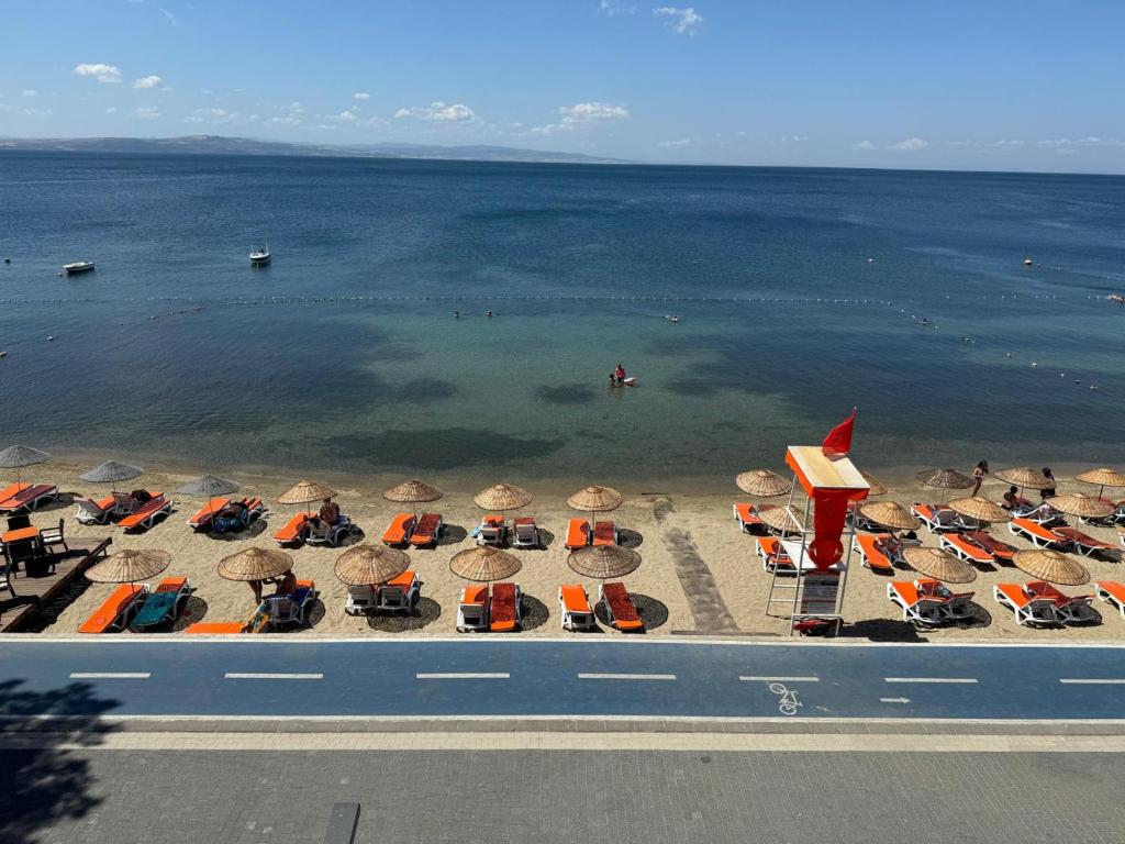 an aerial view of a beach with chairs and umbrellas at Alevok Hotel in Erdek