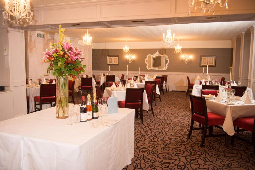 Restaurace v ubytování Devon Inn Hotel