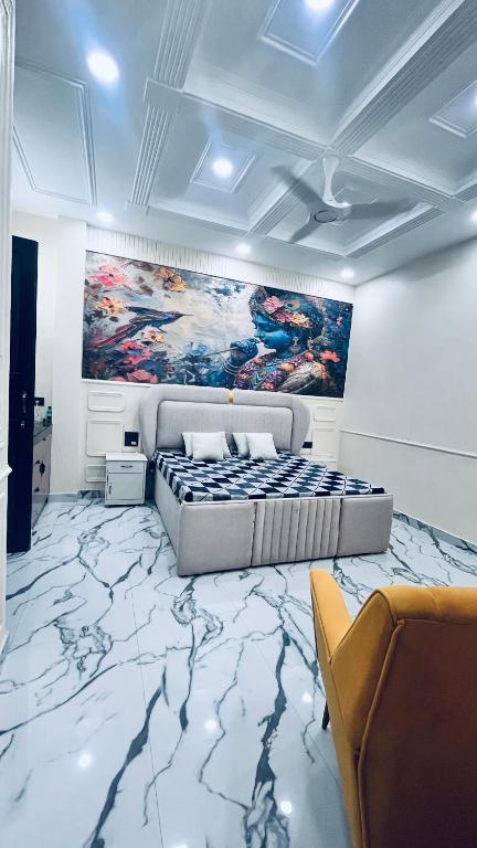 a bedroom with a bed and a painting on the wall at Mannat Villa Homestay in Rāmnagar