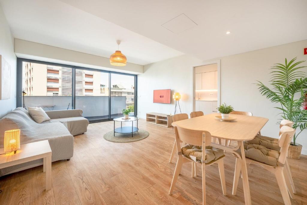 GuestReady - Modern Retreat with Balcony Views