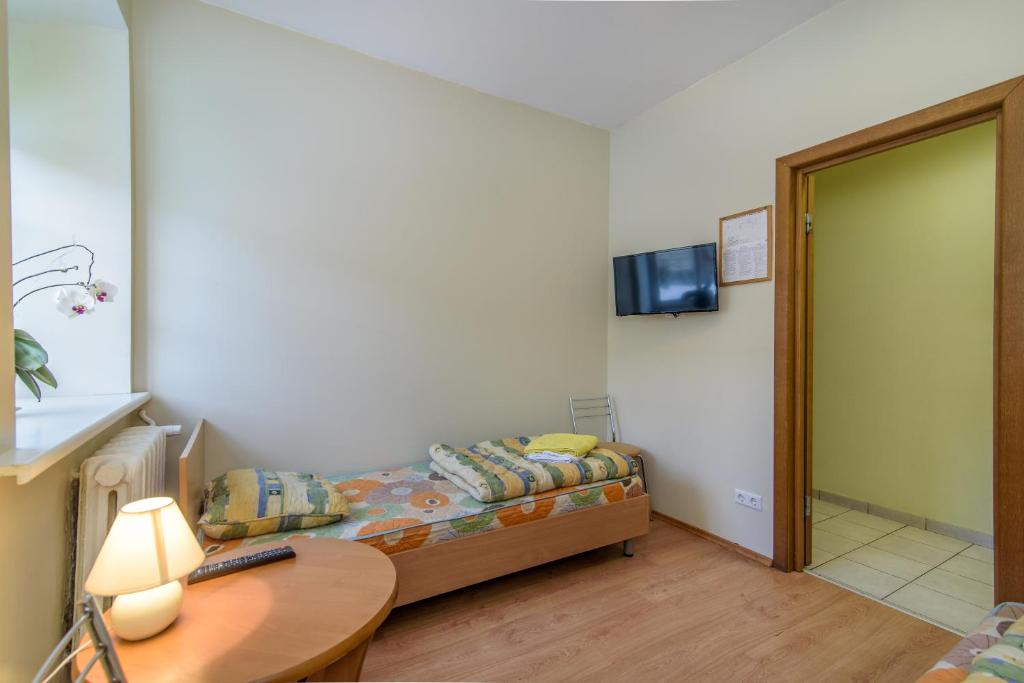 TV a/nebo společenská místnost v ubytování Hostel Filaretai