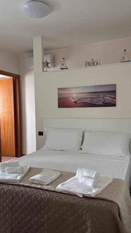 a bedroom with a bed with two towels on it at B&B Dimora Elmara in San Salvo