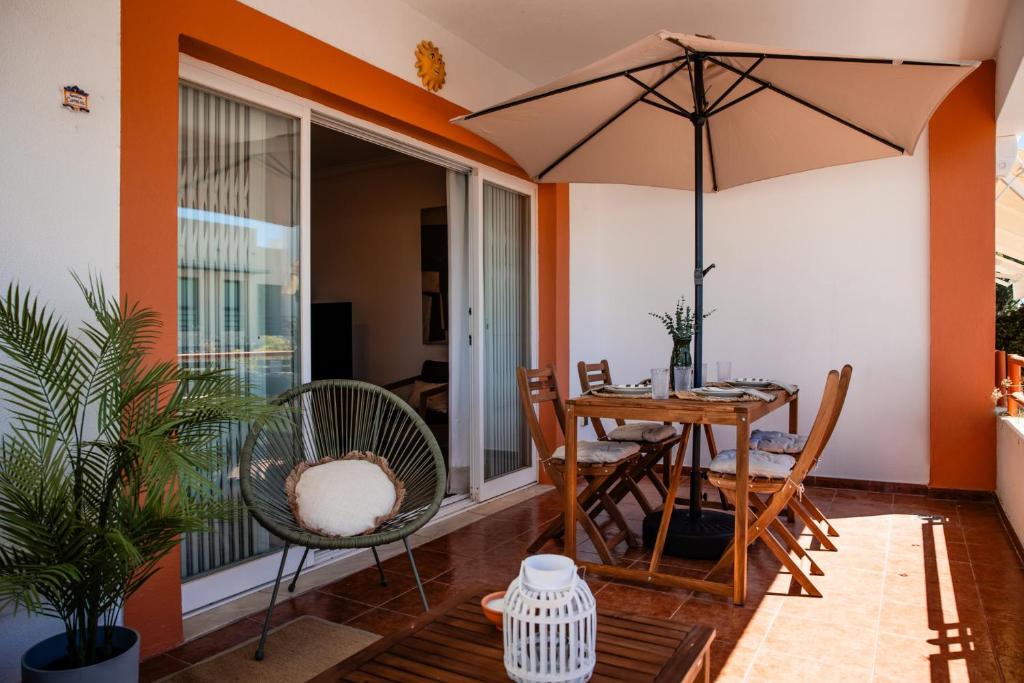 Pool & Beach Days - Vilamoura Condo with Balcony & Parking