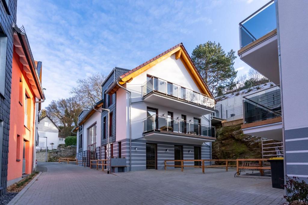 a house in the middle of a street at Smartliving 85 in Aßlar