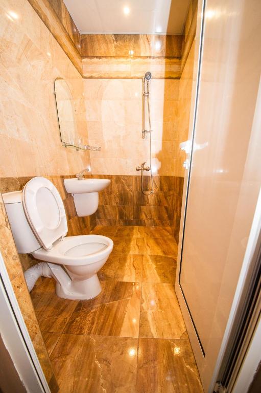A bathroom at Guest House Amore