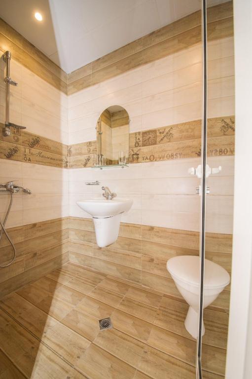 A bathroom at Guest House Amore