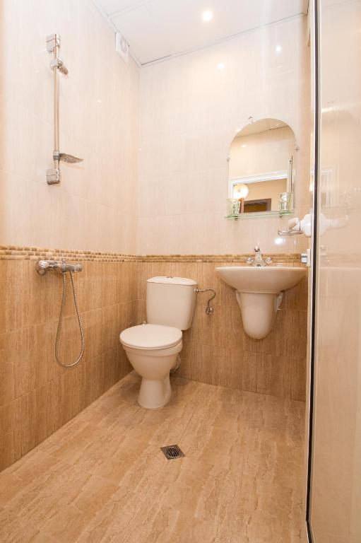 A bathroom at Guest House Amore