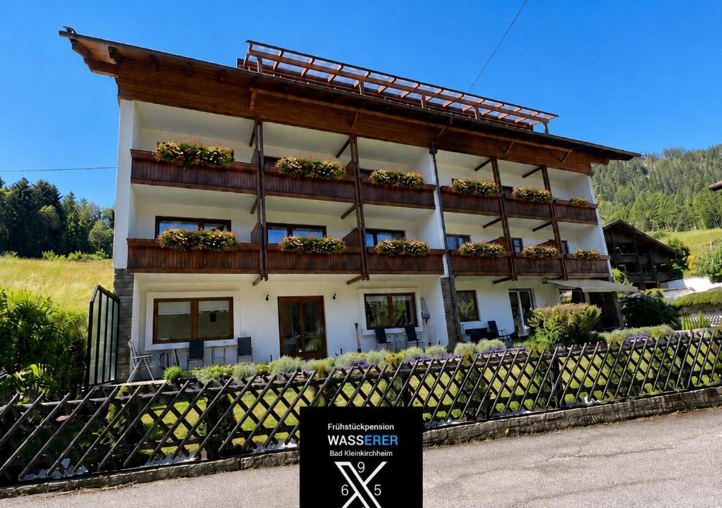 a building with a sign in front of it at Frühstückspension-Appartementhaus Wasserer in Bad Kleinkirchheim