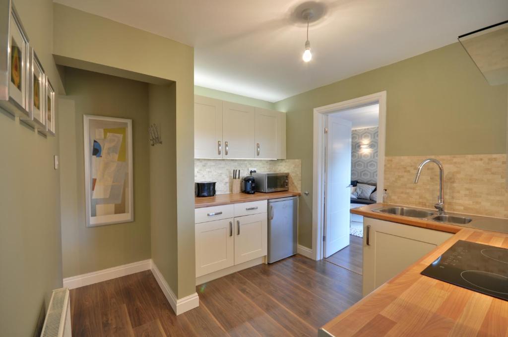 The Garden Apartment, Near Airport & City - 