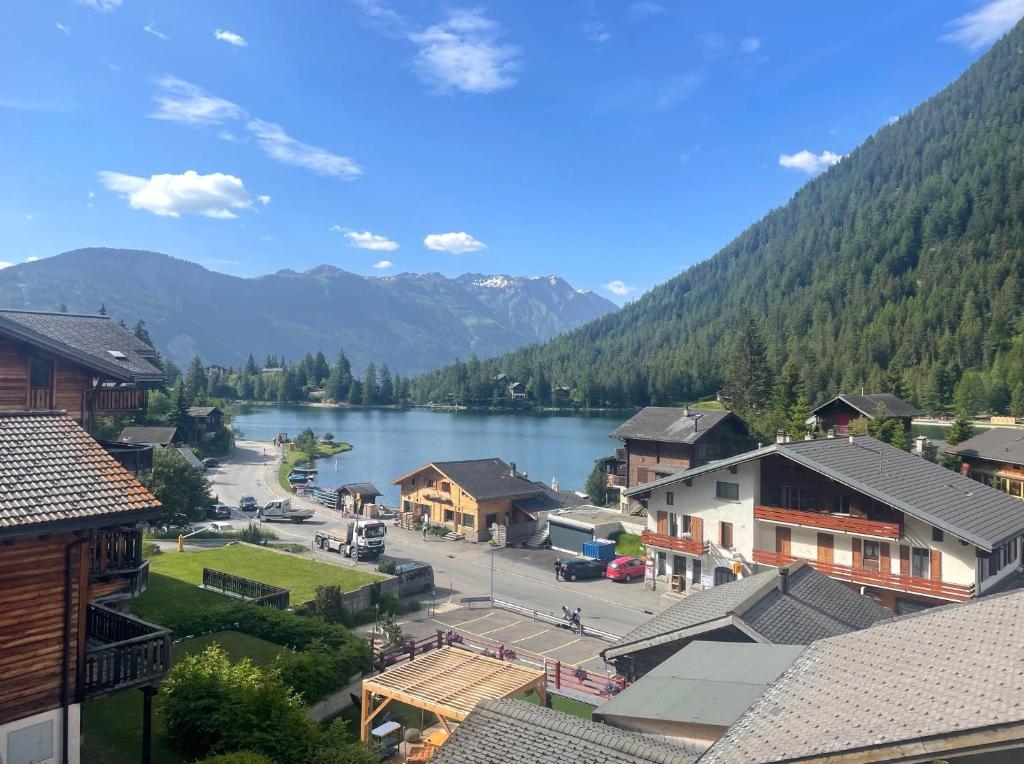 a view of a town with a lake and mountains at L'Attique du Vieux-Champex in Orsières
