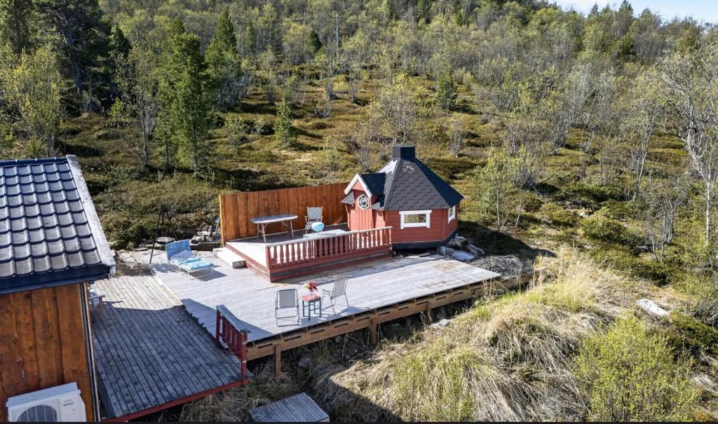 an aerial view of a house on a wooden deck at Bamsen hytte in Evenskjer