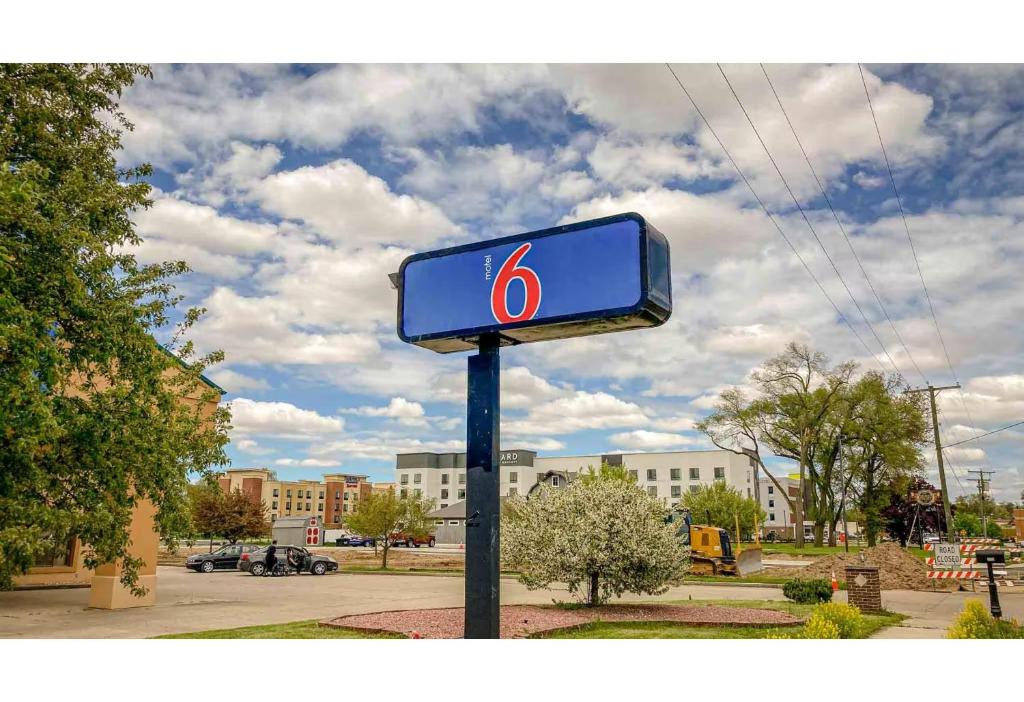 a blue sign with the number six on a pole at Motel 6 Elkhart, IN in Elkhart