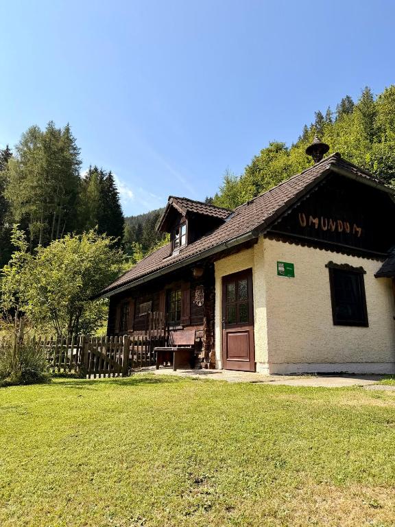 a house with a sign that says unknown on it at UMUNDUM Hütte in Katsch Oberdorf