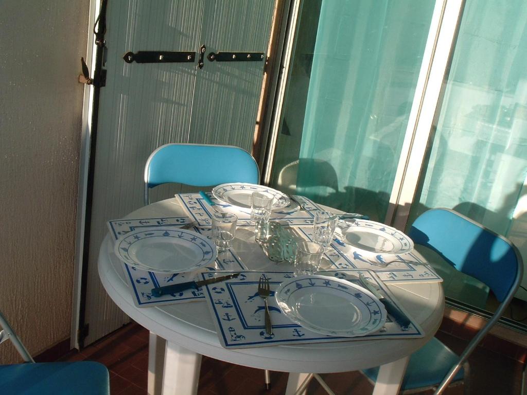 studio centre ville parking 200m plage & port