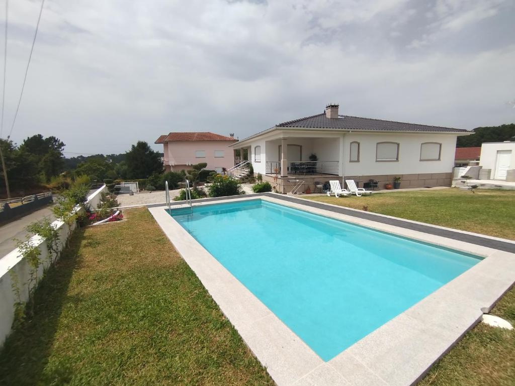 a swimming pool in front of a house at Villa Beco - Moradia de Luxo com até 6 Quartos e Piscina Privada in Monção