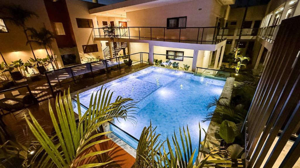 an overhead view of a large swimming pool in a building at Blie Hotéis - Inauguração in Bonito