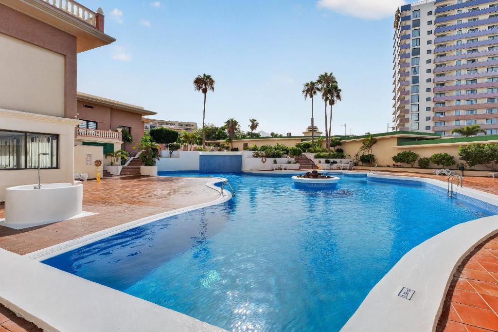 a swimming pool in the middle of a building at Paraiso Terrace Suite in Playa Paraiso