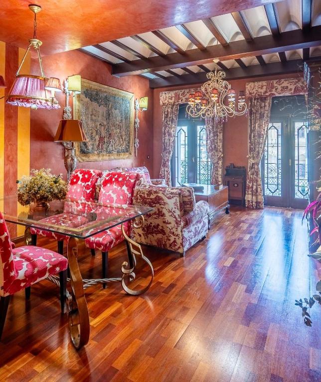Plaza San Francisco Luxury