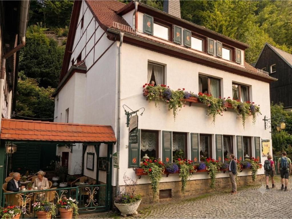 a building with flowers on the side of it at Da Lat Homestay - mit EisCafe in Bad Schandau