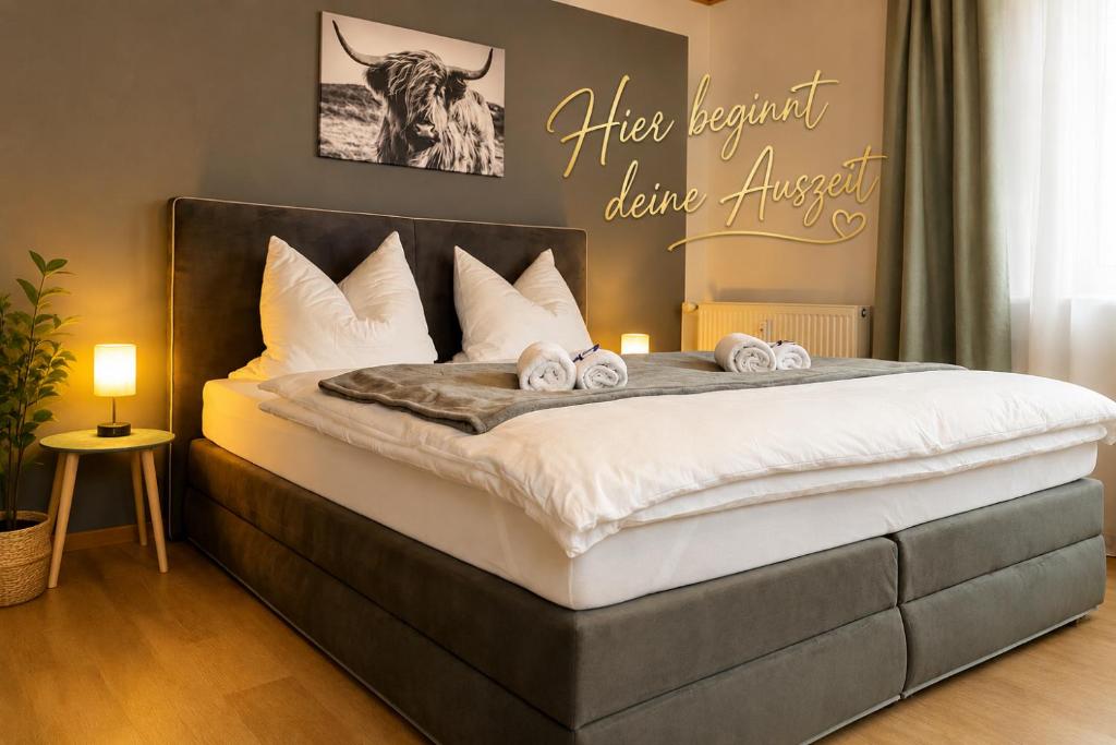 a bedroom with a large bed with towels on it at GoldPath Classic Apartment - Marktplatz Waldkirchen in Waldkirchen