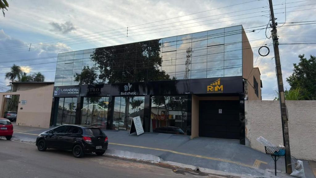 a black car parked in front of a building at Flat - Para quem busca tranquilidade e conforto in Goiânia