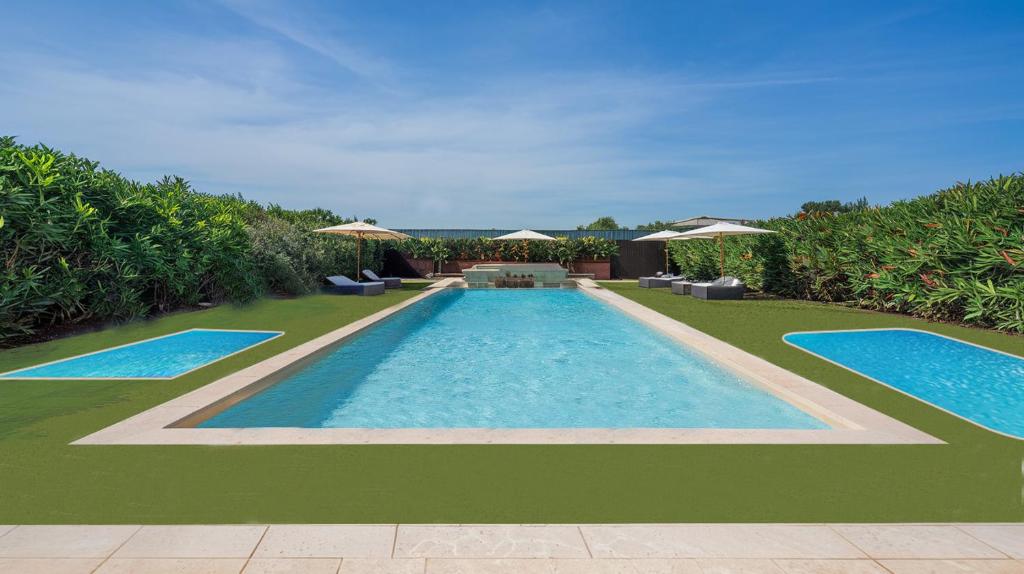 a large swimming pool with chairs and umbrellas at Bilo 4 in Triscina