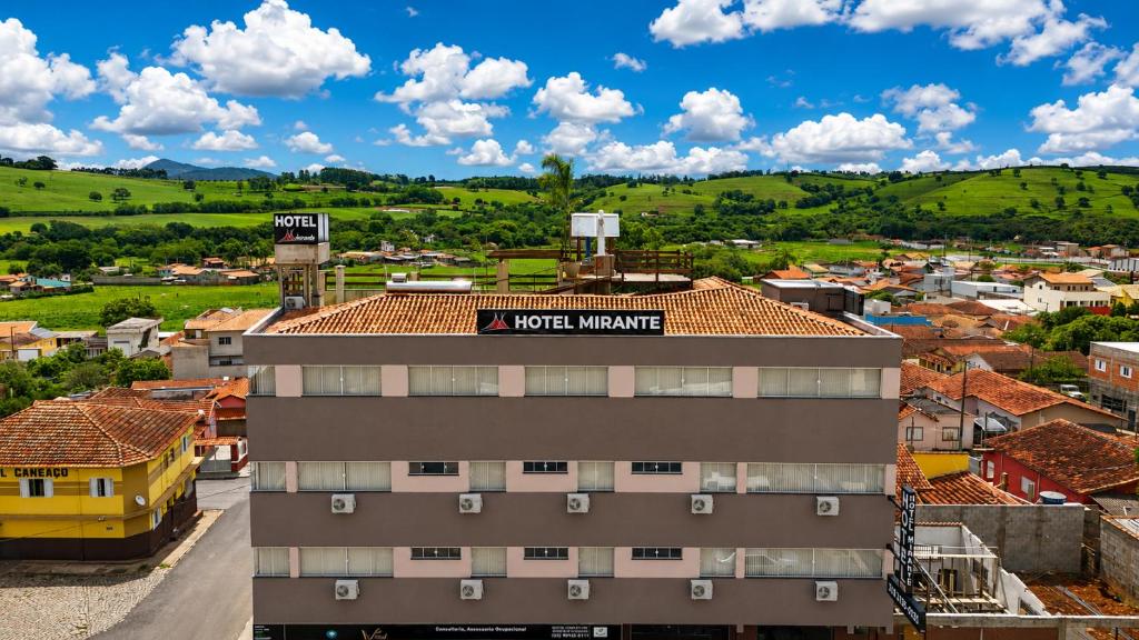 a building with a hotel market sign on top of it at Hotel Mirante in Careaçu