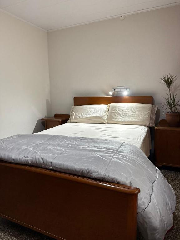 a bedroom with a large bed with a wooden headboard at Alvarado in San Pedro