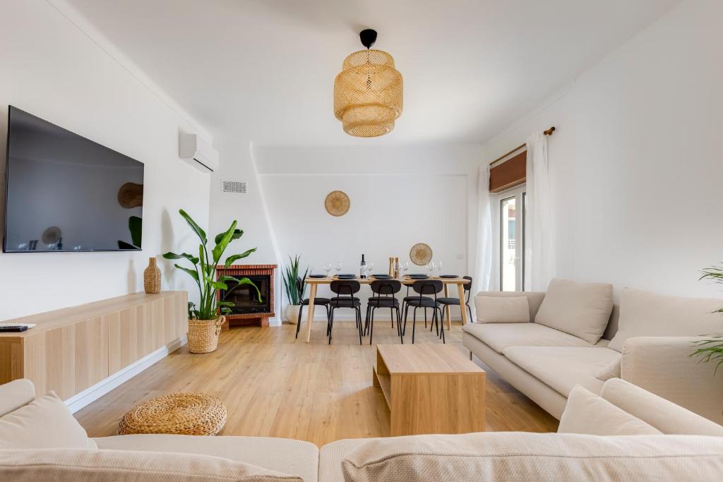 Sea Views, Huge Terrace, Steps to OldTown