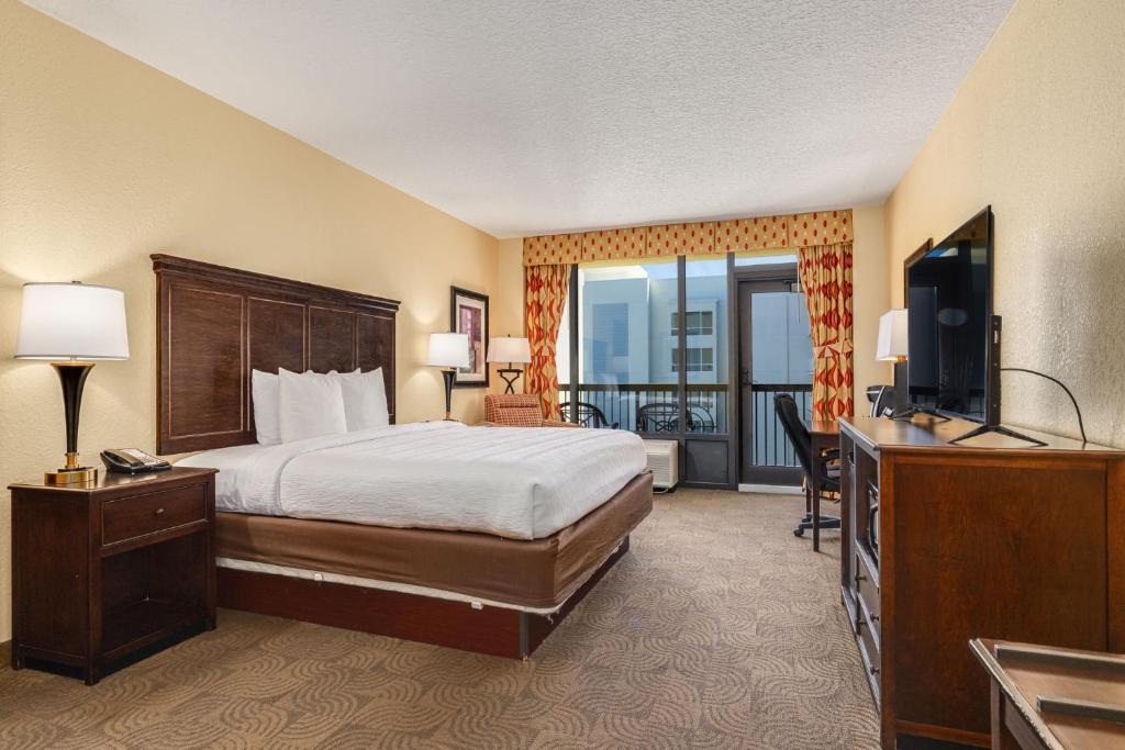 Pier House 60 Clearwater Beach Marina Hotel - 